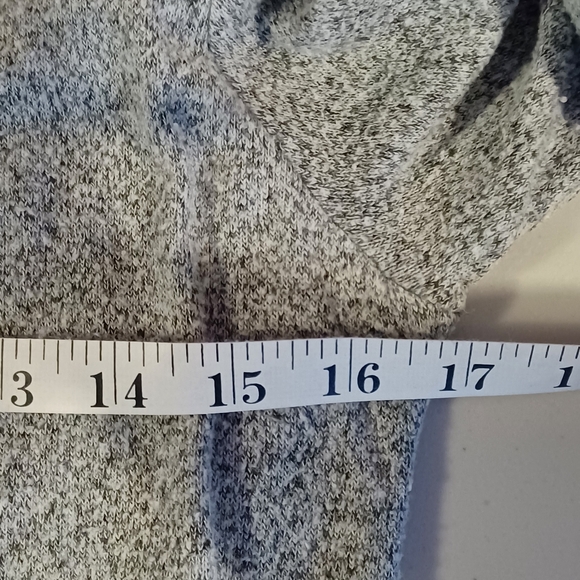 Frumos sweater - Picture 8 of 10